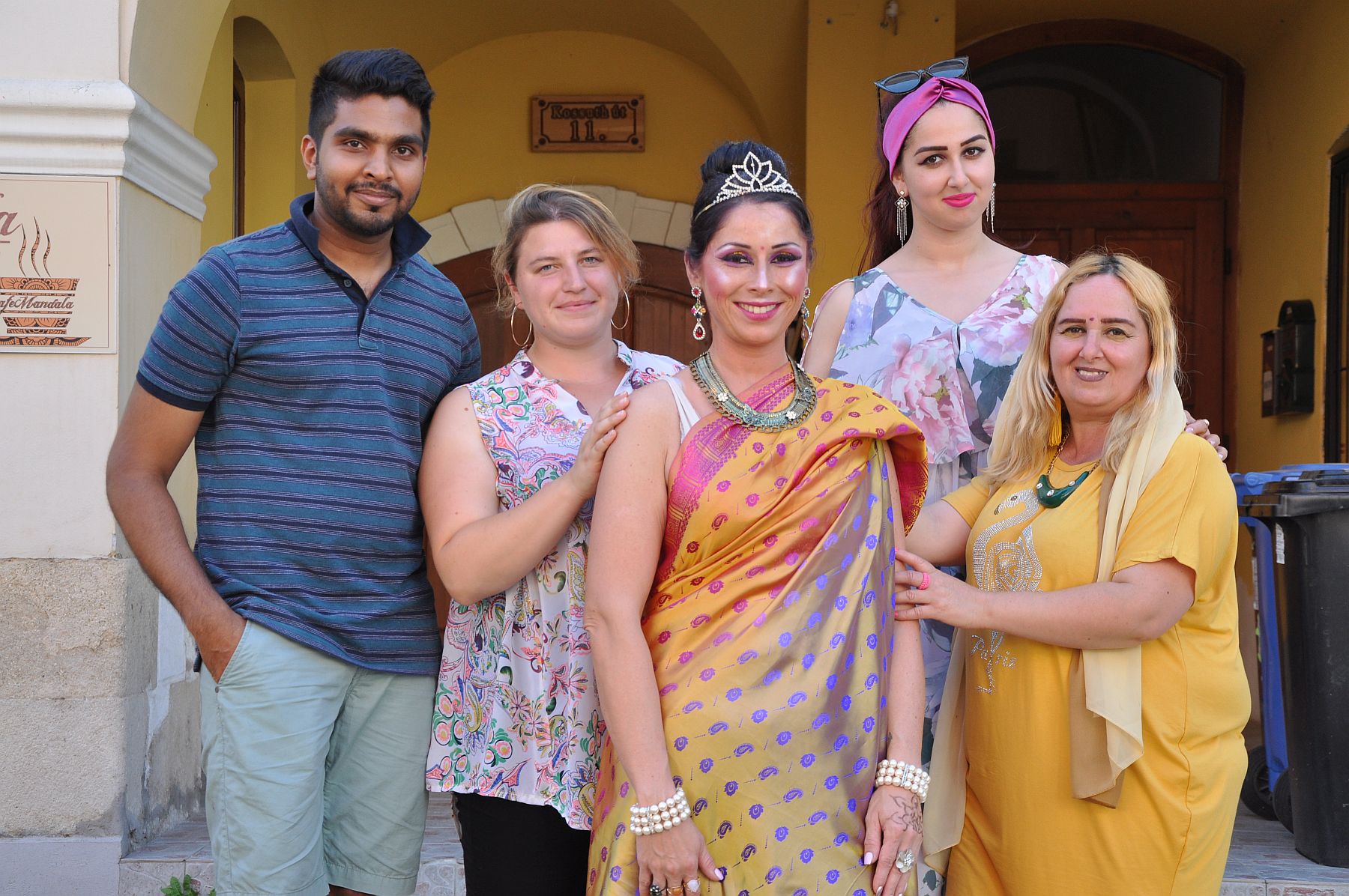 Smink, rajzok és színezők - indiai estet rendeztek a Café Mandalában